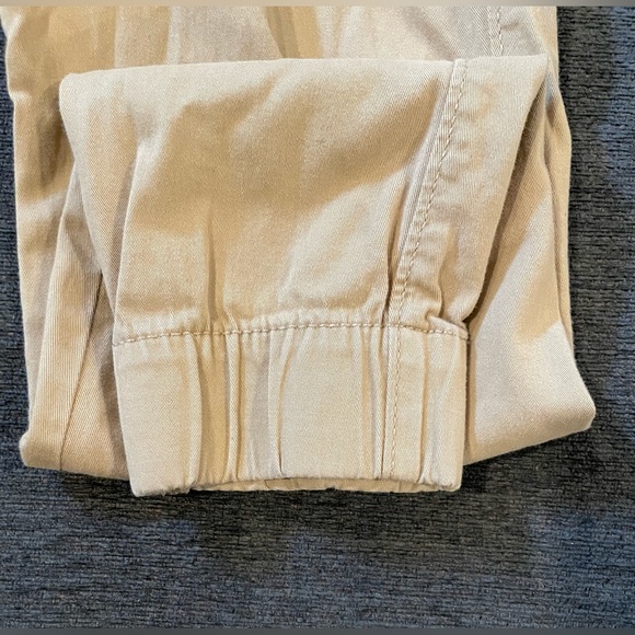 Hollister Skinny Jogger. Color - Light Khaki. Size S - Picture 4 of 4
